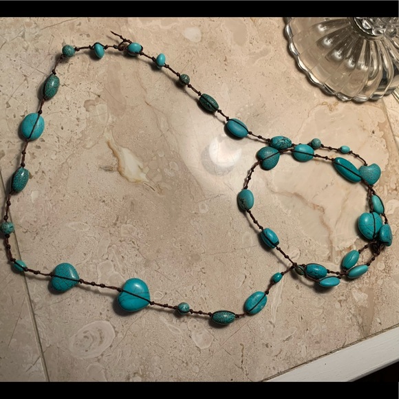 Long necklace with string and beads - Picture 4 of 4